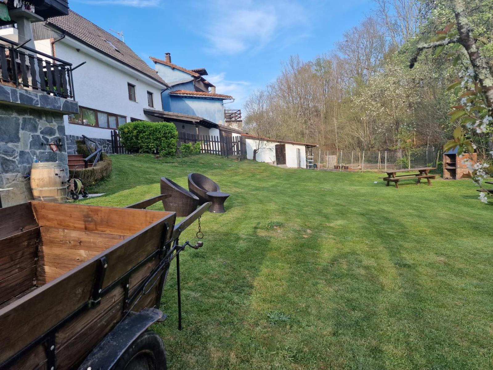Alojamiento Con Jardin Y Barbacoa Onís Kültér fotó